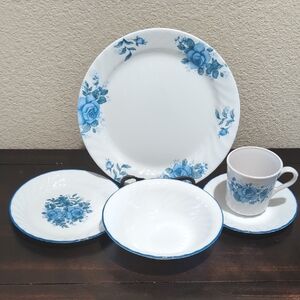 Corelle Vintage Blue Velvet Five (5) Piece Dinnerware Place Setting